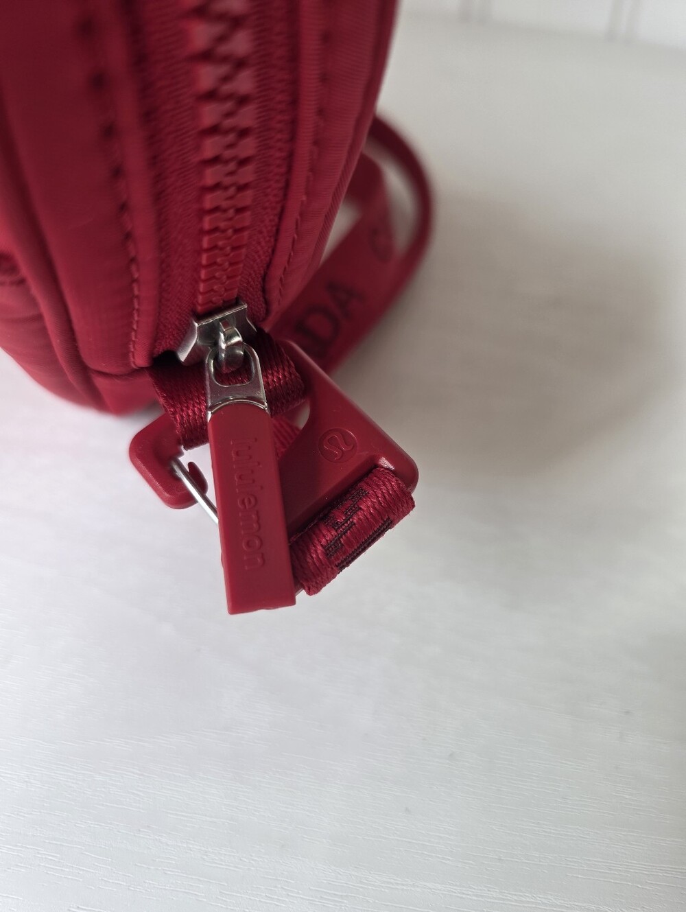 Lululemon Team Canada 22 Future Legacy Crossbody Bag Crimson Red - Picture 5 of 11